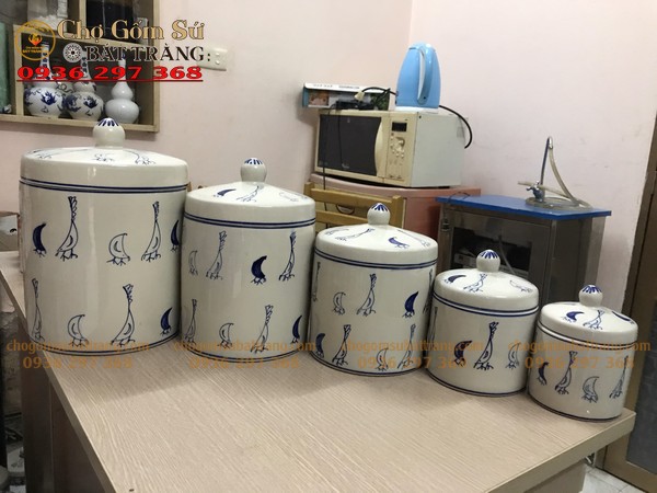 Chọn Mua Vại Sành Muối Dưa Tại Chợ Gốm Sứ Bát Tràng