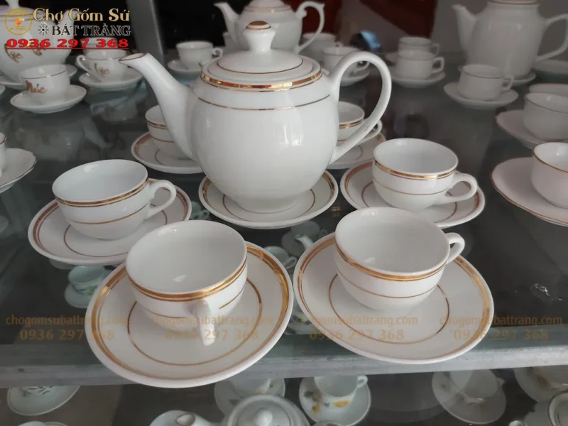 Bộ ấm chén Bát Tràng men rạn có phụ kiện với phong cách trang trí cổ điển